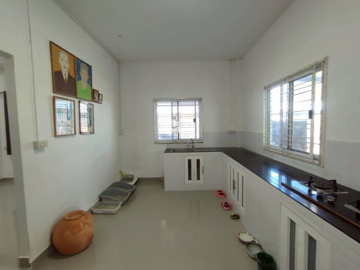 picture 🏡 Single-Storey House with Large Land Near M81 Motorway  📌 Listing no. 94777 - 9/15