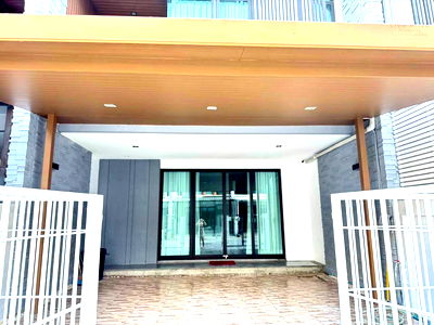 Home office for rent Mega Bangna : Home office for rent in Bangna area, easily accessible to clients and projecting a professional image.