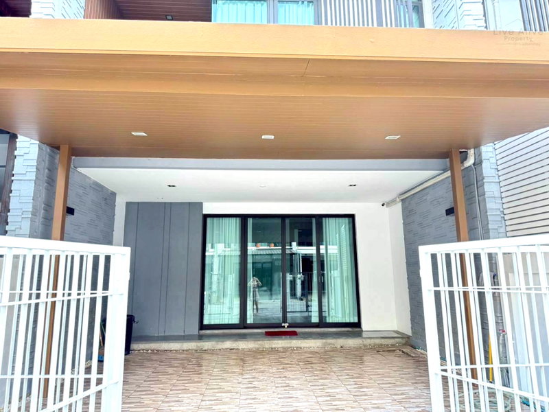 โฮมออฟฟิศให้เช่า : ให้เช่าด่วน Home Office ทำเลบางนา ที่ลูกค้าเข้าถึงง่าย ภาพลักษณ์ดูเป็นมืออาชีพ