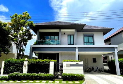 ขายบ้านเดี่ยว : ขายบ้านเดี่ยว หมู่บ้านบางกอกบูเลอวาร์ด ศรีนครินทร์-บางนา บ้านหลังมุม (N.1956)