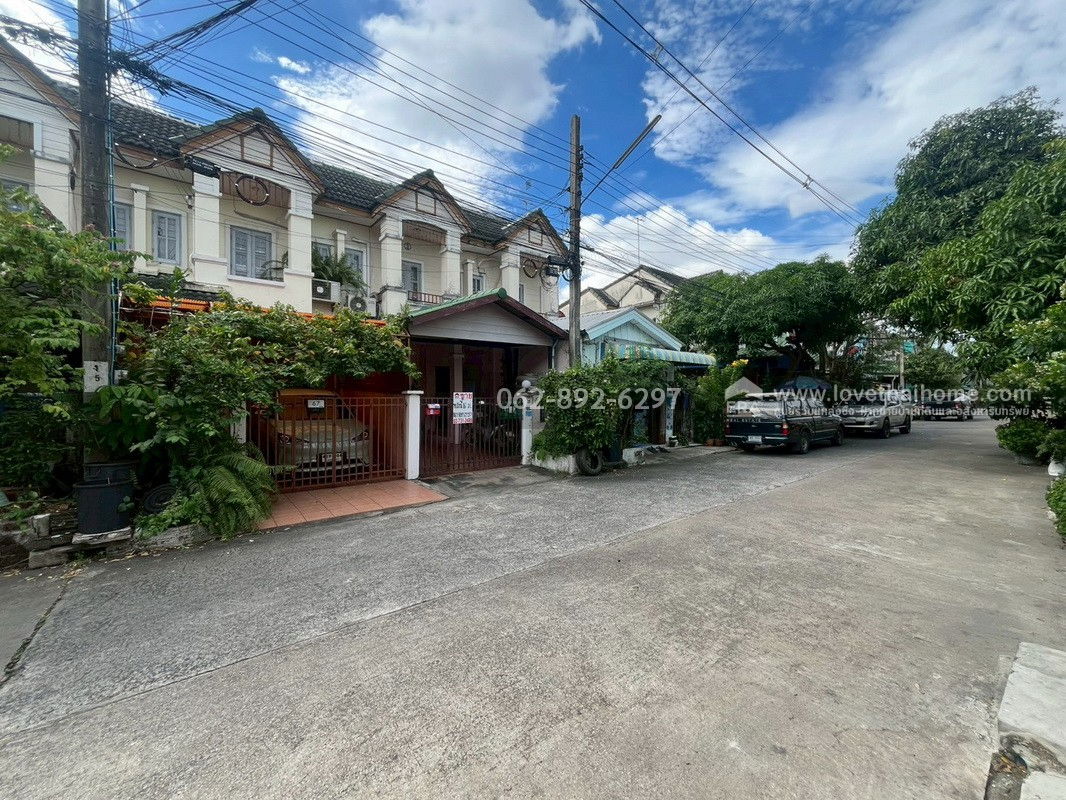 รูป ขายทาวน์เฮ้าส์ 2 ชั้น หมู่บ้านกฤษณา ร่มเกล้า12 ขนาด 16 ตรว. ขายถูกเพียงแค่ 1.45 ล้านบาท ใกล้บิ๊กซี ทำเลทอง ราคาถูกสุดในย่านนี้ สนใจโทร. 062-892-6297 - รูปที่ 4/8