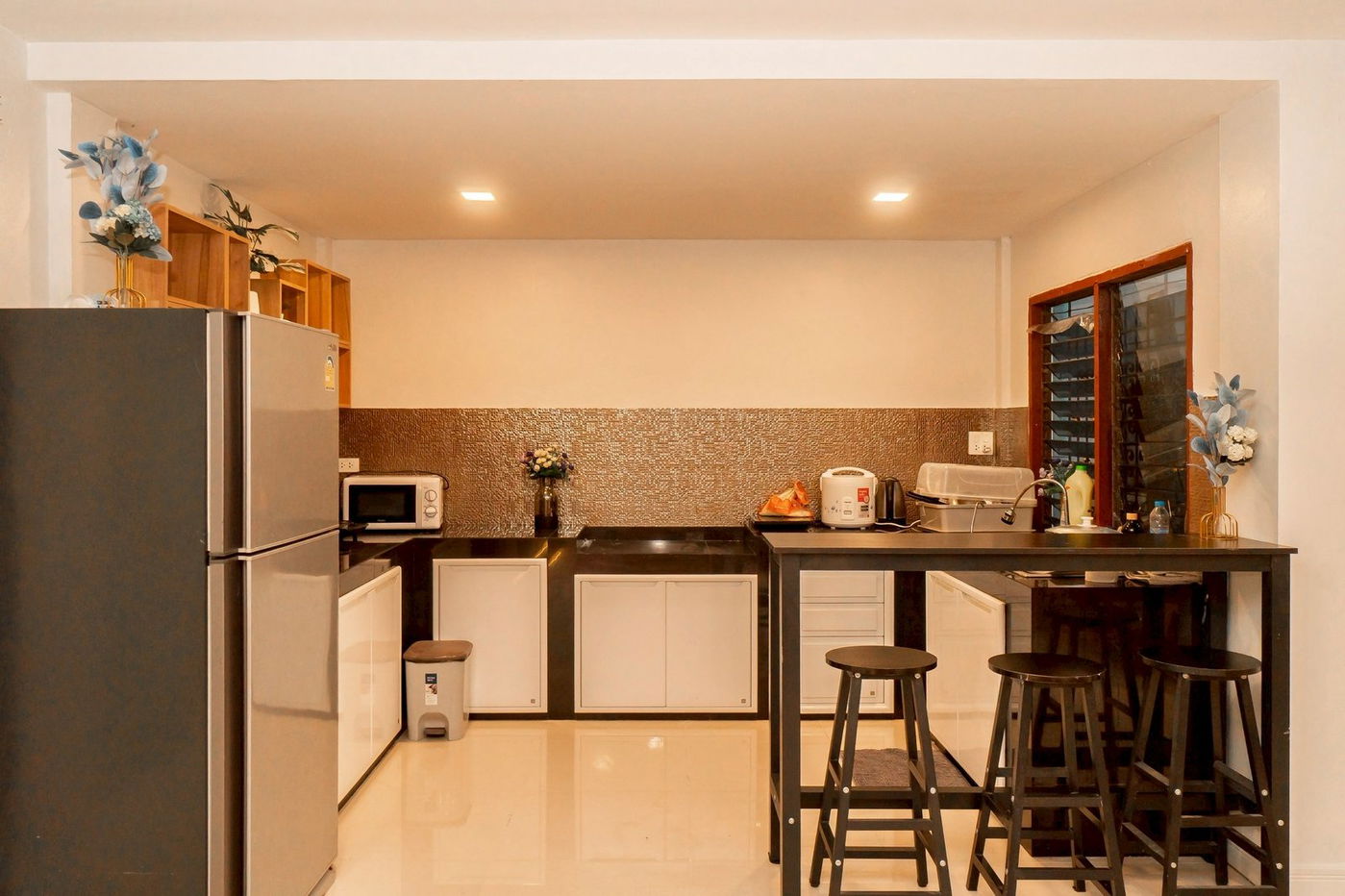 รูป LTH14029 – Townhouse for Rent | Thonglor 25 | 400 sqm | 5 Beds 5 Baths | Near BTS Thonglor | 100K/Month | ทาวน์เฮาส์ให้เช่า ทองหล่อ 25 - รูปที่ 2/6