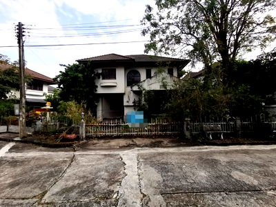 Houses for sale BTS Wongwian Yai : FOR SALE  HOUSE PROPERTY  2592000 BAHT.