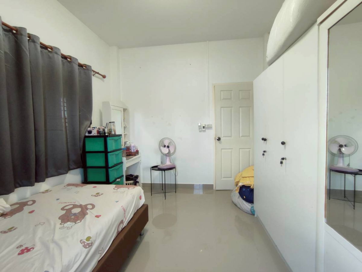 picture 🏡 Single-Storey House with Large Land Near M81 Motorway  📌 Listing no. 94777 - 6/15