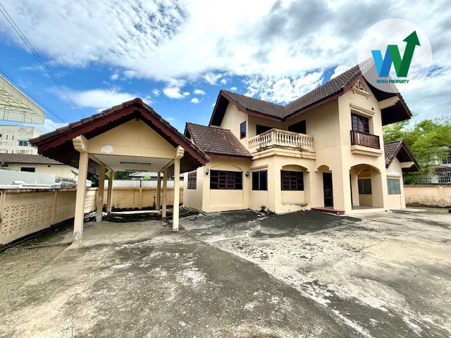 รูป ขายที่ดินติดถนนอ่อนนุช พร้อมบ้านเดี่ยว 98 ตร.ว. แปลงมุม พื้นที่กว้าง มีห้องแม่บ้าน ใกล้รถไฟฟ้า BTS ทางด่วน มอเตอร์เวย์ - รูปที่ 3/9