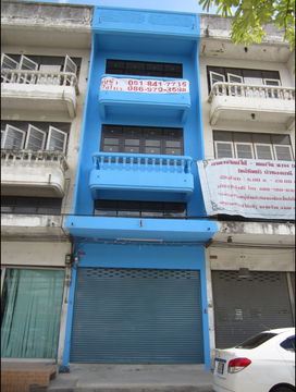 ขายอาคารพาณิชย์ 4 ชั้น  ในหมู่บ้านบัวทองธานี    ติดถนนกาญจนาภิเษก