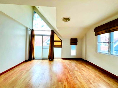 Townhouses for rent Ladprao 48, Chokchai 4, Ladprao 71 : Townhouse for rent, Ladprao 87, Merit Place Village. Affordable price. Interested? Line: @951qfbfi