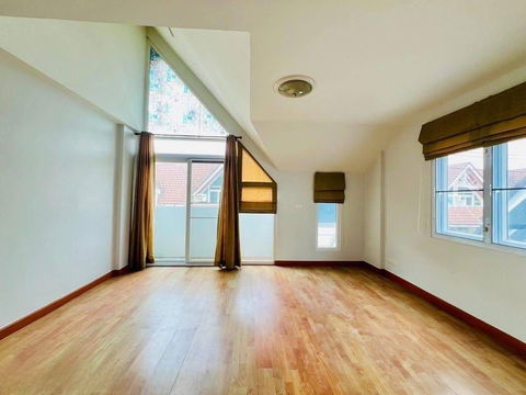 Townhouse for rent, Ladprao 87, Merit Place Village. Affordable price. Interested? Line: @951qfbfi