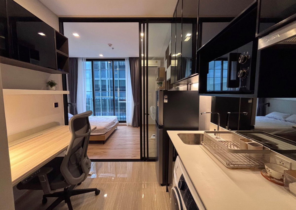 picture Noble Around                     Ari  - 1/10