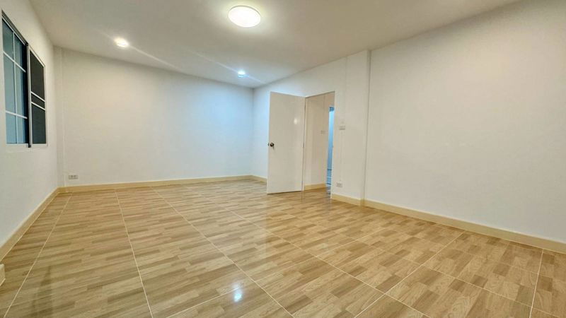 รูป 🏡 บ้านเดี่ยว หมู่บ้านสุชา ติดถนนบางบัวทอง–สุพรรณบุรี 📍 ซอย 2 ถนนเมน หลังบ้านวิวทุ่งนา บรรยากาศสงบ ร่มรื่น - รูปที่ 5/13