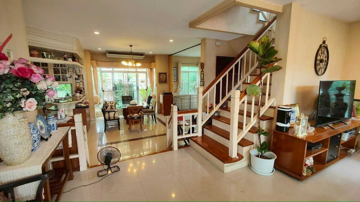 รูป บ้านเดี่ยวหรู ลดาวัลย์ รามอินทรา กม.2 — ทำเลศักยภาพ ใกล้ BTS ลาดปลาเค้า - รูปที่ 16/17