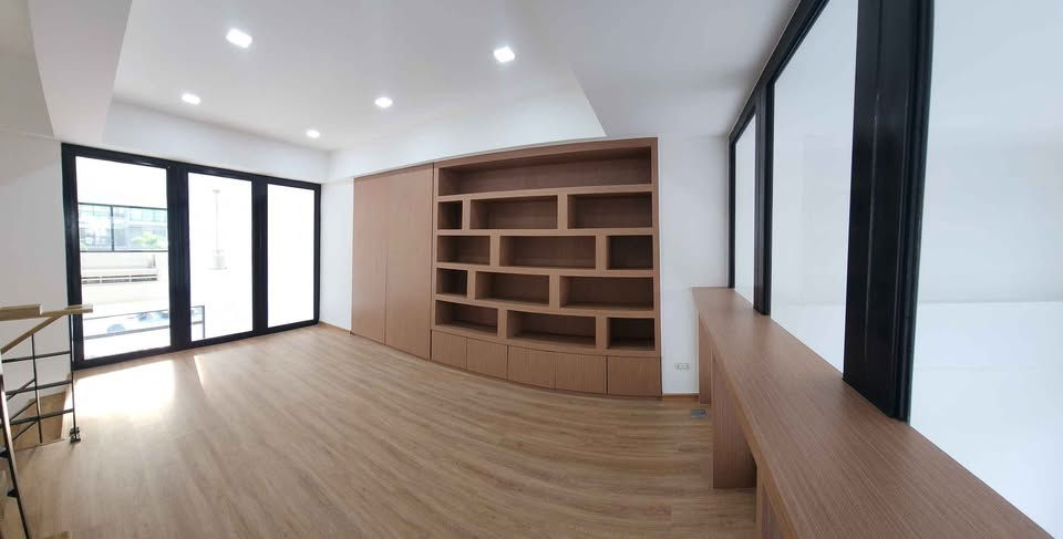 picture 🏢 For Rent: Modern 3.5-Storey Home Office on Main Road 💰 Rent 75,000 THB | Ref. RS4408 - 10/25