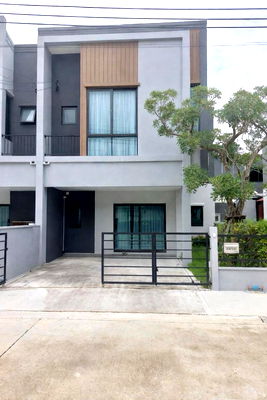 ทาวน์โฮมให้เช่า : ให้เช่าพลีโน่ สุขุมวิท-บางนา 2 (Pleno Sukhumvit-Bangna 2) อยู่ถนนบางนา-ตราด ใกล้เมกา บางนา