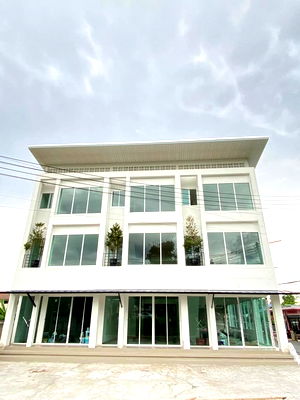 Shophouses for rent Udon Thani International Airport :  Three-story office space for rent with 3 bedrooms,3 toilets and 1 kitchen. 