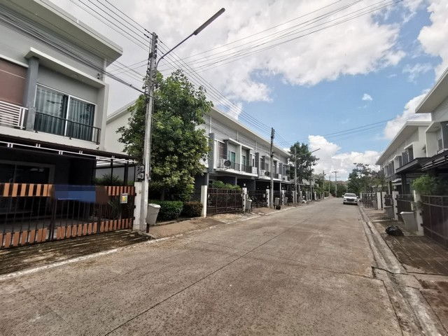 picture FOR SALE  TOWNHOUSE PROPERTY  1969000 BAHT. - 2/8