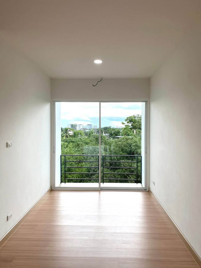 picture Three-story office space for rent with 3 bedrooms,3 toilets and 1 kitchen. - 6/11