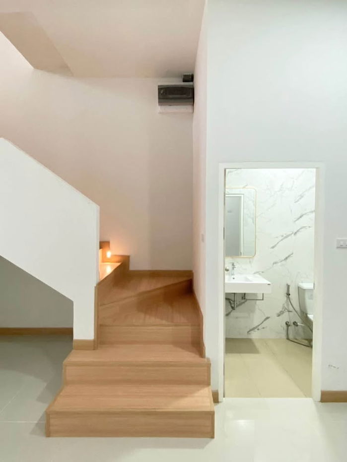 picture Three-story office space for rent with 3 bedrooms,3 toilets and 1 kitchen. - 2/11