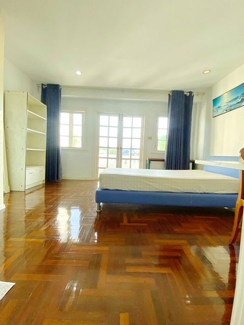 รูป ให้เช่าทาวน์โฮม 3 ชั้น 4นอน หรูมาก รัชดาภิเษก40-48 BTSรัชโยธิน 800 ม. พร้อมเฟอร์ฯครบครัน 22ตร.วา. 264 ตร.ม. 3 น้ำ โฮมออฟฟิศ - รูปที่ 3/8