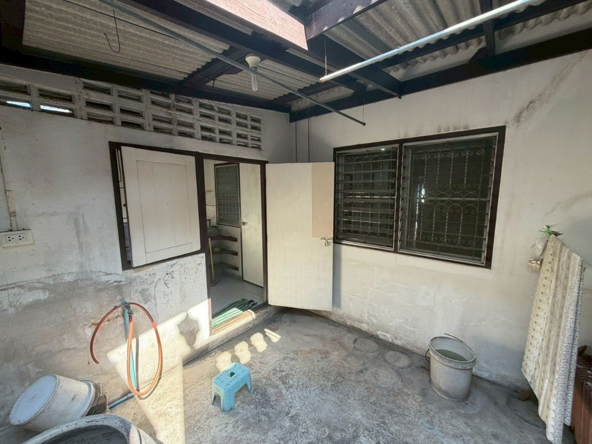 รูป ขายบ้านแฝด 2 ชั้น หมู่บ้านบัวทอง ขนาด 30 ตารางวา 3 ห้องนอน 1 ห้องน้ำ จอดรถได้ 2 คัน - รูปที่ 14/16