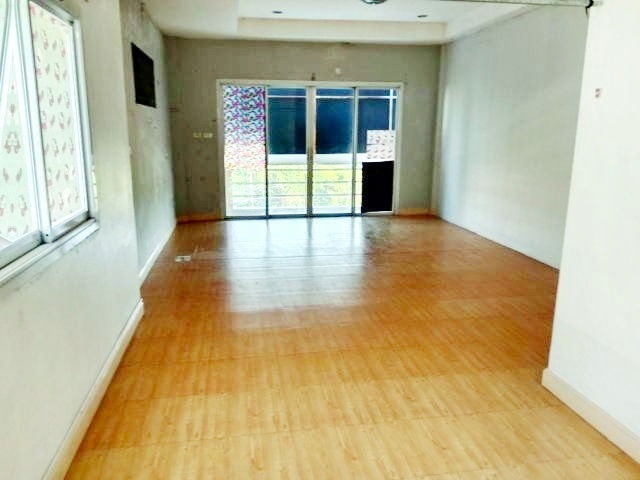 รูป เดอะศาลายา เลเชอร์ ปาร์ค 750 ม.ให้เช่าอาคารพาณิชย์ 4 ชั้น 2 คูหาตีทะลุกัน 42 ตร.วา. 670 ตร.ม. ริมถนนใหญ่ ม.มหิดล ศาลายา 2.5 กม. 10 นอน 6 น้ำ - รูปที่ 3/8