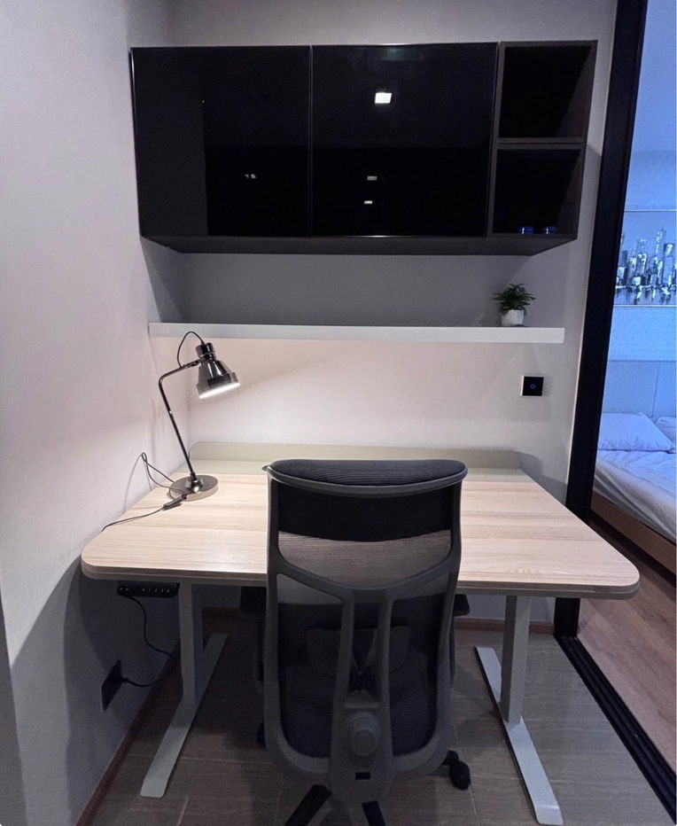 picture Noble Around                     Ari  - 3/10