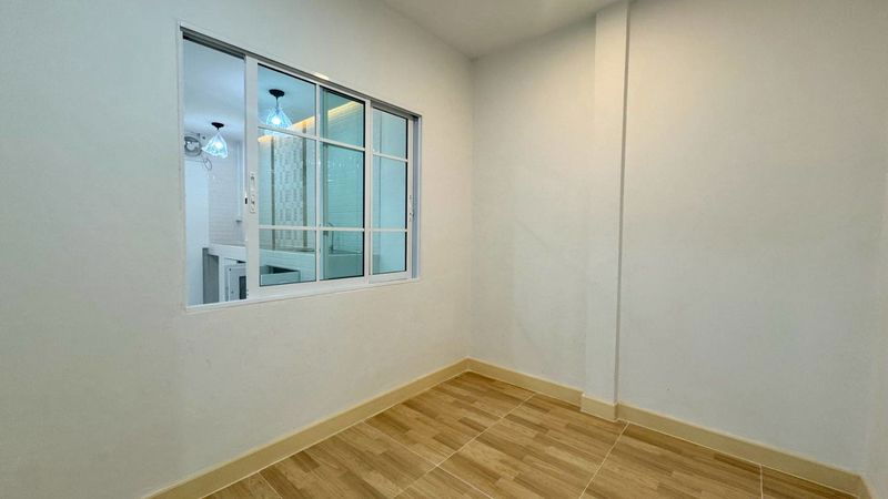 รูป 🏡 บ้านเดี่ยว หมู่บ้านสุชา ติดถนนบางบัวทอง–สุพรรณบุรี 📍 ซอย 2 ถนนเมน หลังบ้านวิวทุ่งนา บรรยากาศสงบ ร่มรื่น - รูปที่ 12/13