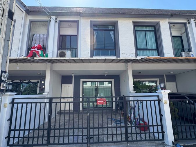 ให้เช่าทาวน์โฮมใหม่ ม.เดอะเซ็นทร้ลฮิลล์ สวนเสือ ศรีราชา