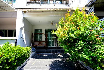 เช่าบ้านเดี่ยว ถนนสุขุมวิท : HU7068 ทาวน์โฮมให้เช่า บ้านกลางเมือง เออร์บาเนี่ยน ศรีนครินทร์ กรุงเทพมหานคร