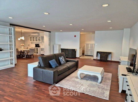 3-BR Condo at D.S. Tower 1 Sukhumvit 33 Condominium near BTS Phrom Phong (ID 1890216)