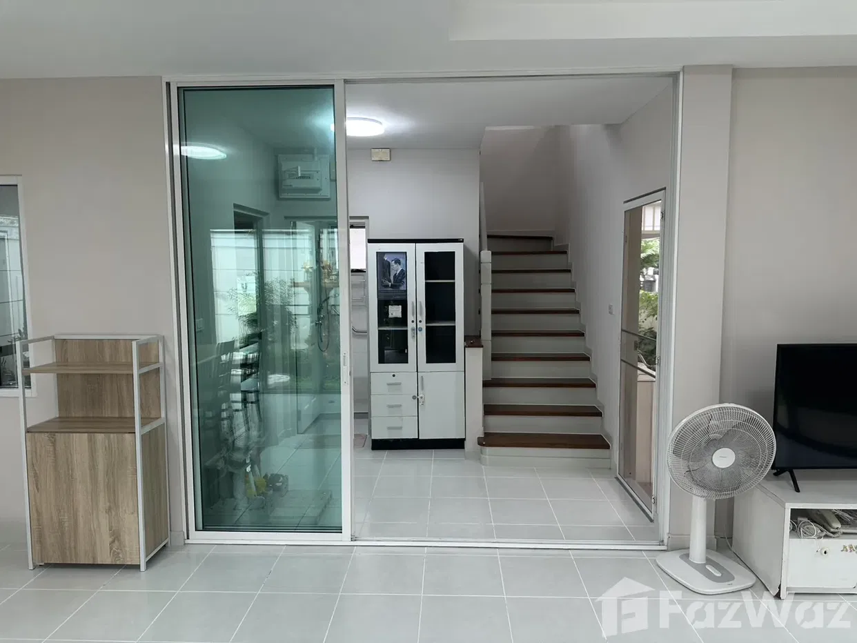 picture For Sale / Rent: Fully Renovated House (Corner Plot 5945909 - 27/41