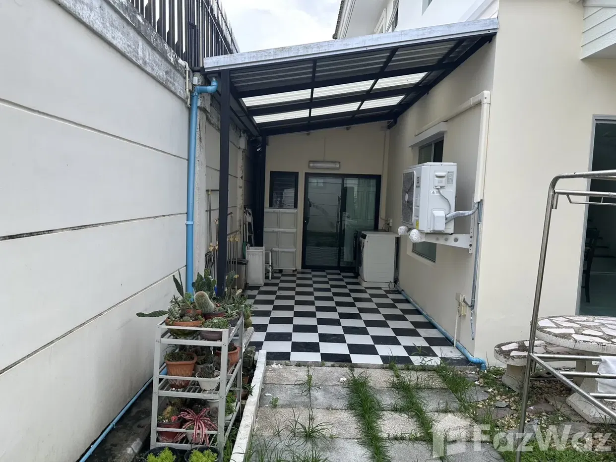 picture For Sale / Rent: Fully Renovated House (Corner Plot 5945909 - 29/41