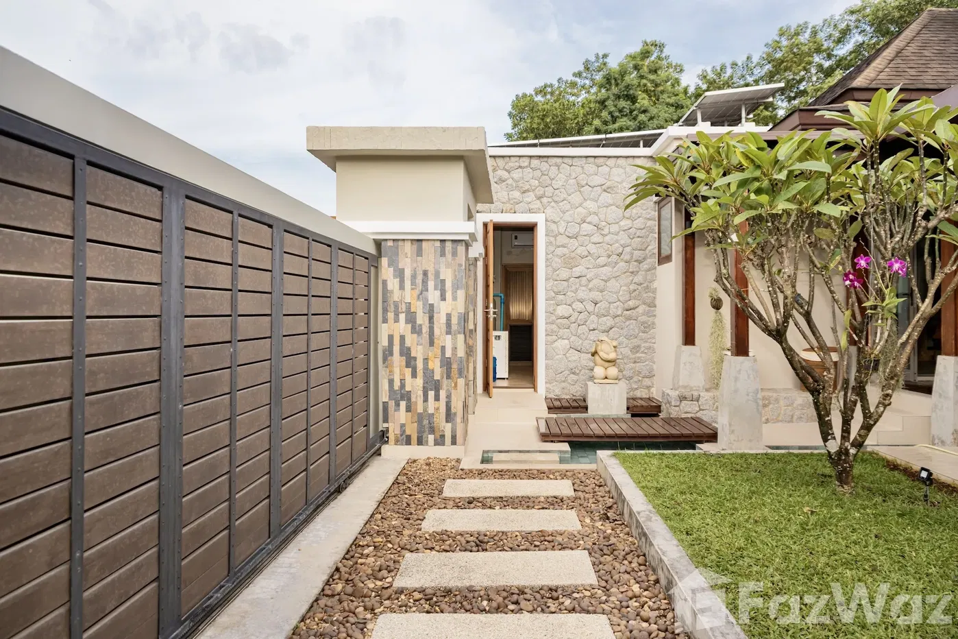 picture 3 Bedrooms 3.5 bathrooms Tropical Modern Contemporary Villa 1943717 - 25/29