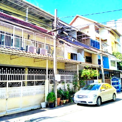 เช่าทาวน์โฮม ถนนสาธุประดิษฐ์ : พระแม่มารี สาธุประดิษฐ์45-53 BRTวัดดอกไม้1.1 กม. ใทาวน์เฮาส์ 3 ชั้น 16 ตร.วา. 190 ตร.ม. 3 นอน 3 น้ำ ตลาดบางโพงพาง 800 ม.