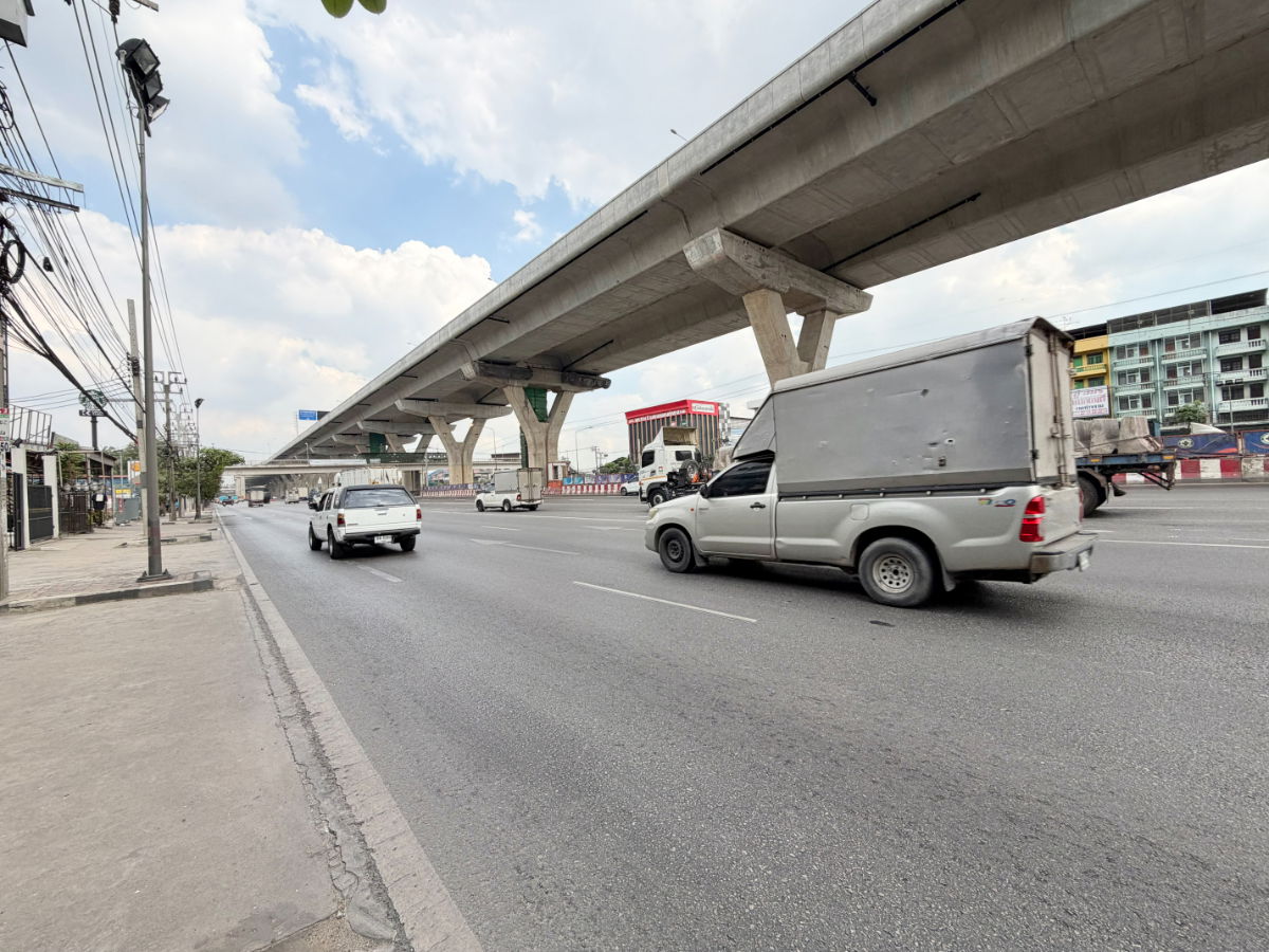 รูป ขายอาคารพาณิชย์ 4.5 ชั้น ติดถนนพระราม 2 ใกล้ทางด่วน ราคา 5.99 ล้าน - รูปที่ 4/7