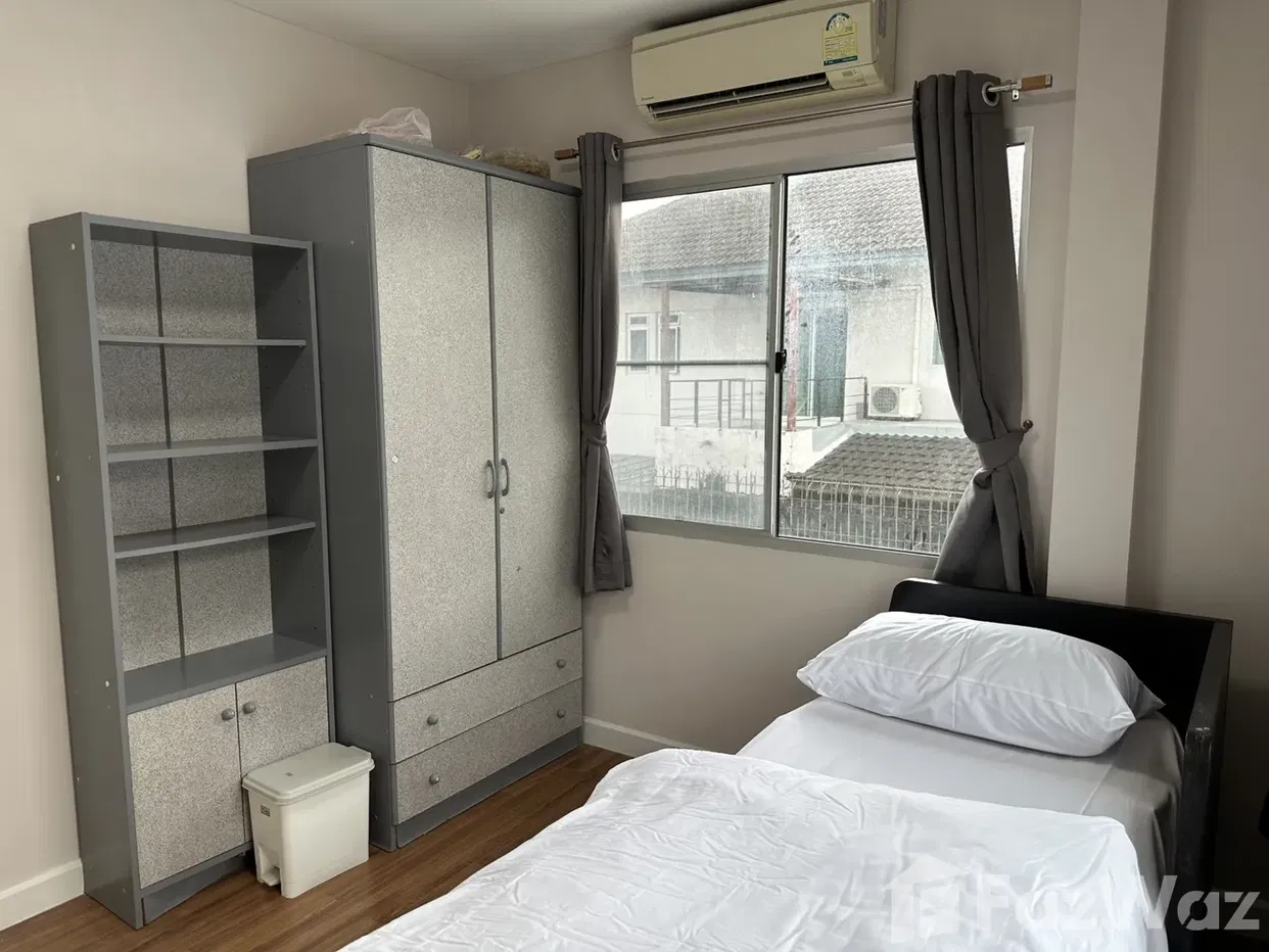 picture For Sale / Rent: Fully Renovated House (Corner Plot 5945909 - 13/41