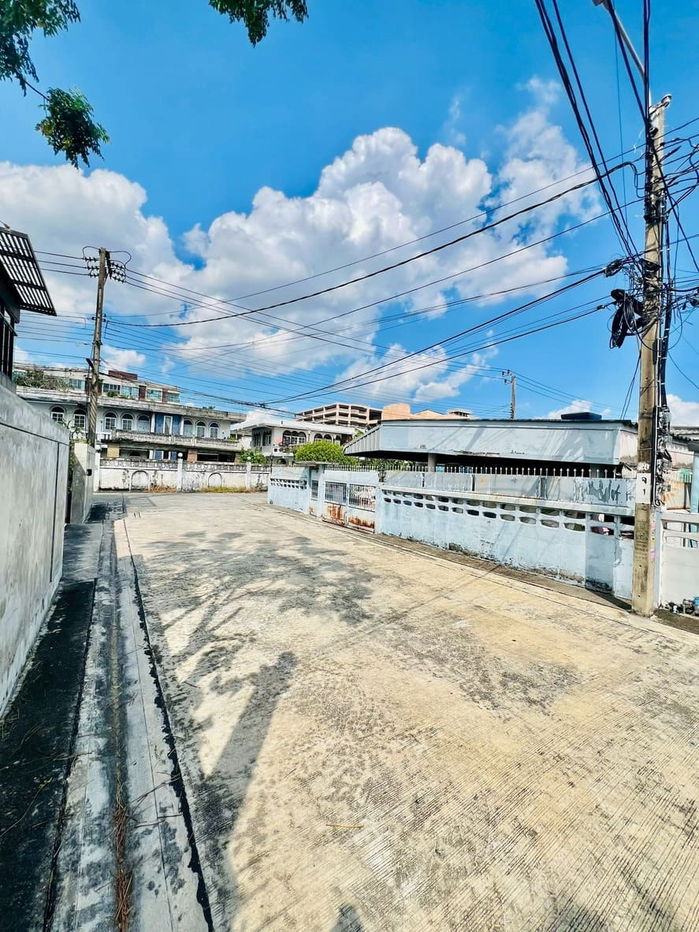 picture Corner house for sale, beautiful plot, Wang Thonglang - Bang Kapi, Soi Ladprao 101 - 3/5