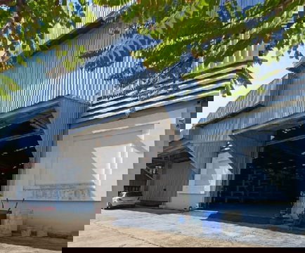 ให้เช่าโกดัง มีเครนพร้อมออฟฟิศ 4 ชั้น คลอง 6 ธัญบุรี / ถนนเลียบคลองหก พื้นที่ใช้สอยรวม 1400 ตารางเมตร เทรลเลอร์ เข้าออกสะดวก