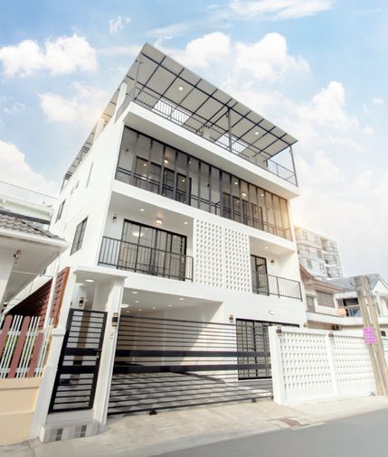 ST0033 | For Sale: 4-Story Big Size Home Office ≈ 1.5 km from MRT Sutthisan 💰 Special Price: 22 Million Baht 🎁 Free Transfer Fee