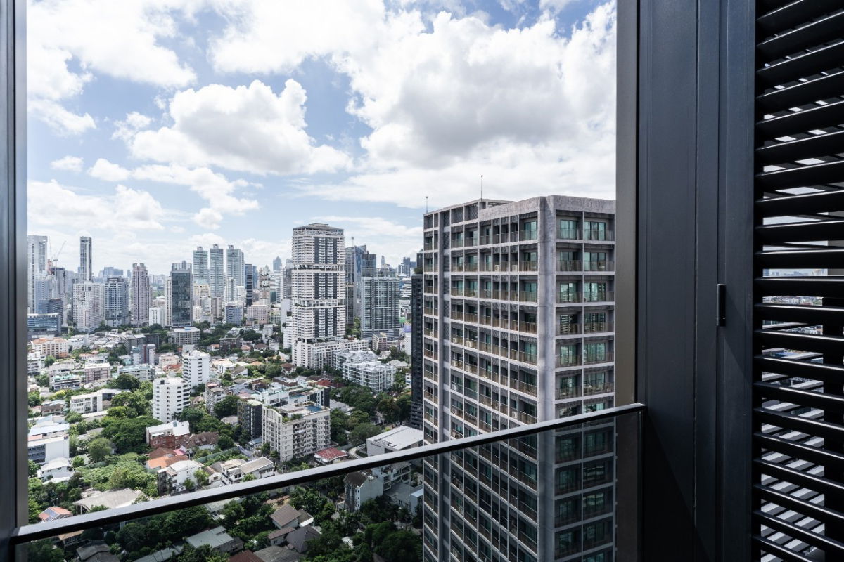 รูป  THE ESSE Sukhumvit 36 ห้องสวย ราคาดี สอบถามเพิ่มเติมได้ที่ Line @condorental - รูปที่ 15/19