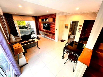 บ้านแฝดให้เช่า : ให้เช่าบ้านแฝด The plant theparak (ซอย ศรีมิตร ) ไกล้4แยกเทพารักษ์ ไกล้BTS ศรีเทพาพร้อมเฟอร์นิเจอร์ พร้อมเข้าอยู่ หิ้วกระเป๋าได้เลย