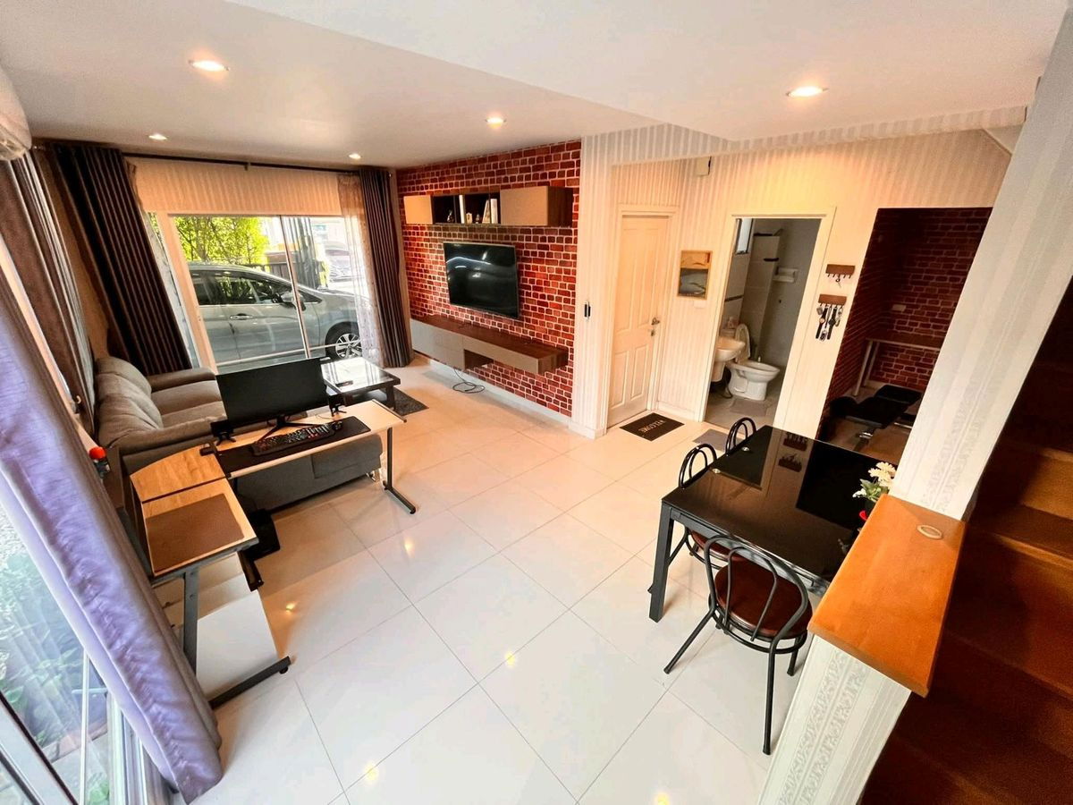 รูป ให้เช่าบ้านแฝด The plant theparak (ซอย ศรีมิตร ) ไกล้4แยกเทพารักษ์ ไกล้BTS ศรีเทพาพร้อมเฟอร์นิเจอร์ พร้อมเข้าอยู่ หิ้วกระเป๋าได้เลย - รูปที่ 1/22