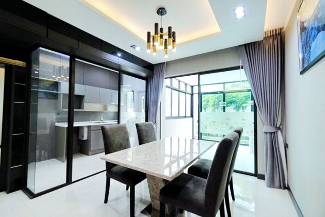 รูป เลียบด่วนเอกมัย ถูกสุด ลด36% เดอะวอล์ค เกษตร-นวมินทร์ 800 ม. ให้เช่าทาวน์โฮมสุดหรู 3 ชั้น 26 ตร.ว.310 ตร.ม. จัดเต็มเฟอร์ฯ 3 นอน MRT มัยลาภ - รูปที่ 5/8