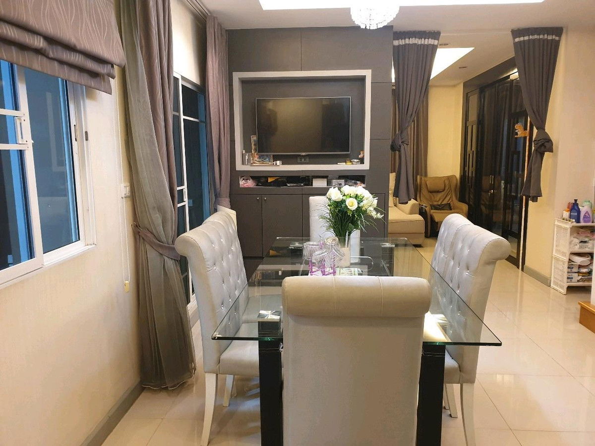 รูป 🏡 บ้านเดี่ยว 2 ชั้น พัฒนาการ –  พร้อมเข้าอยู่  📍 ทำเลพัฒนาการ 🌳 วิว สวน 🏊‍♂️ สระว่ายน้ำในหมู่บ้าน - รูปที่ 19/23