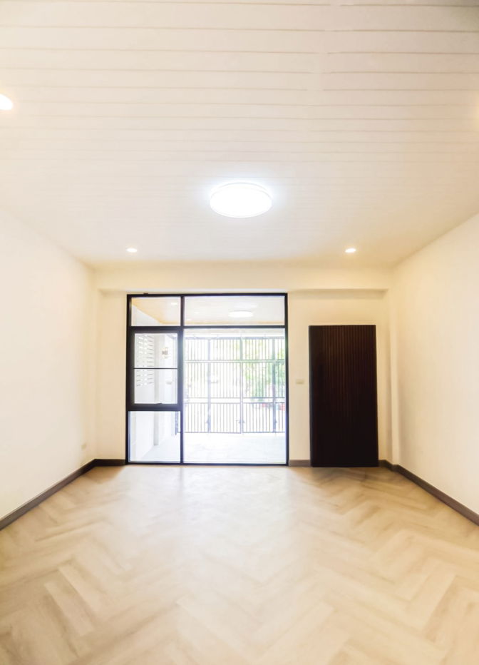 รูป ST0036 | ขายทาวน์เฮ้าส์ 3 ชั้น “น้อง INDY” 🚆 MRT โชคชัย 4💰 พิเศษเพียง 5.99 ลบ. 🎁 FREE ค่าโอน  - รูปที่ 5/23