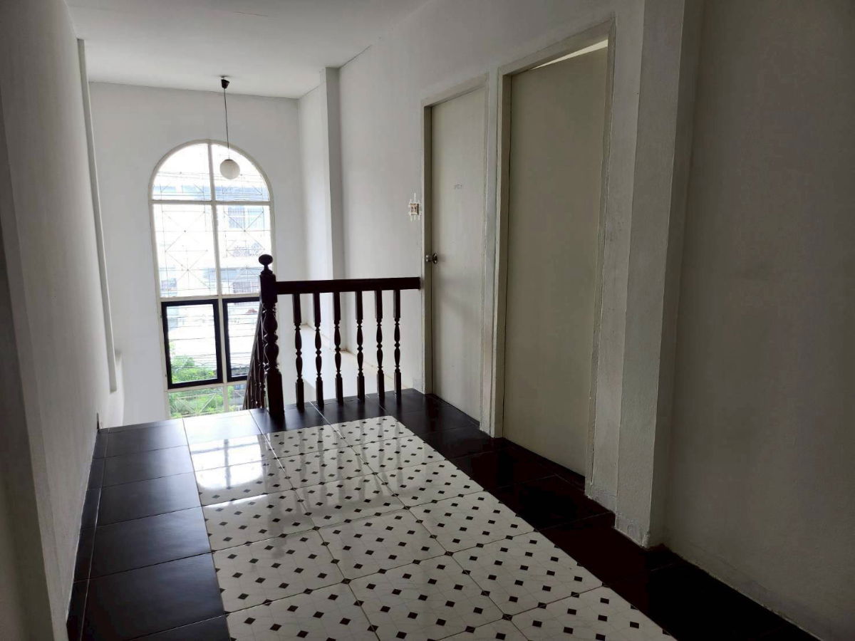 รูป เช่า ให้เช่า ปล่อยเช่า ทาวน์เฮ้าส์ เลียบด่วนรามอินทรา ประดิษฐ์มนูธรรม ราคาถูก สนใจ Line: @951qfbfi - รูปที่ 2/4