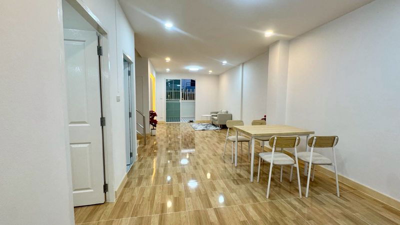 รูป 🏡 บ้านเดี่ยว หมู่บ้านสุชา ติดถนนบางบัวทอง–สุพรรณบุรี 📍 ซอย 2 ถนนเมน หลังบ้านวิวทุ่งนา บรรยากาศสงบ ร่มรื่น - รูปที่ 4/13