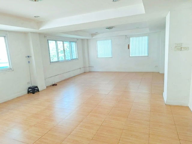 รูป ม.มหิดล ศาลายา 2.5 กม. 10 นอน เดอะศาลายา เลเชอร์ ปาร์ค 750 ม.ให้เช่าอาคารพาณิชย์ 4 ชั้น 2 คูหาตีทะลุกัน 42 ตร.วา. 670 ตร.ม. ริมถนนใหญ่ - รูปที่ 4/8