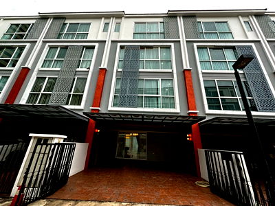 ทาวน์โฮม ถนนสาธุประดิษฐ์ : ❤️💛💙โอกาสสุดท้าย! ทาวน์โฮมหรูใจกลางพระราม 3 เหลือเพียง 1 ยูนิตเท่านั้น! 🏡 Côté Maison Rama 3 – โคเต้ เมซอง พระราม 3