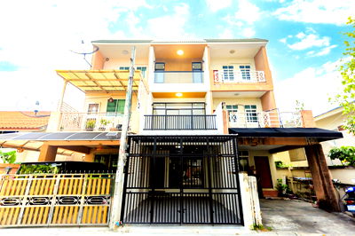 ทาวน์โฮม MRT ลาดพร้าว 83 : ST0036 | ขายทาวน์เฮ้าส์ 3 ชั้น “น้อง INDY” 🚆 MRT โชคชัย 4💰 พิเศษเพียง 5.99 ลบ. 🎁 FREE ค่าโอน 