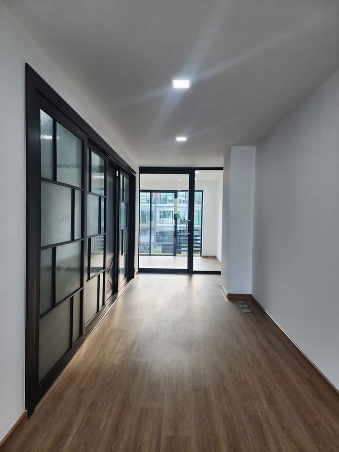 picture 🏢 For Rent: Modern 3.5-Storey Home Office on Main Road 💰 Rent 75,000 THB | Ref. RS4408 - 13/25